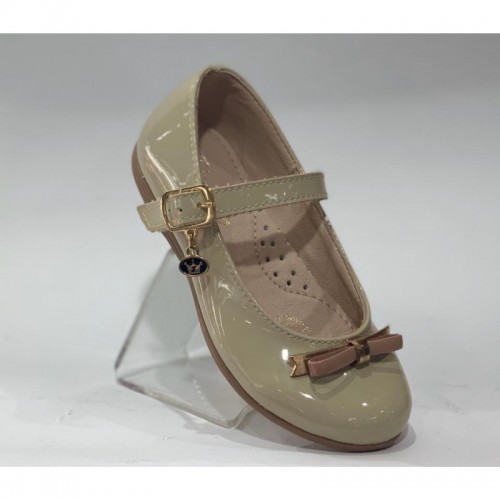 Zapato Urbano Jakuna Beige Charol para Niña